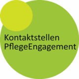 Logo der Kontaktstellen PflegeEngagement mit zwei grünen Kreisen auf der linken Seite. Der größere Kreis ist dunkler. Der kleinere Kreis ist heller und befindet sich oben links in der Ecke. Rechts befindet sich der Schriftzug Kontaktstellen PflegeEngagement.